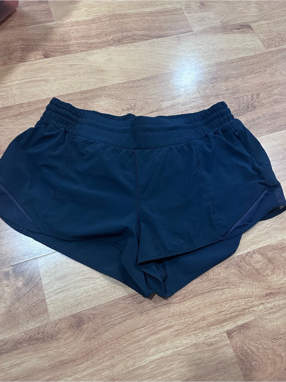 Lululemon high rise hotty hot shorts 2.5”